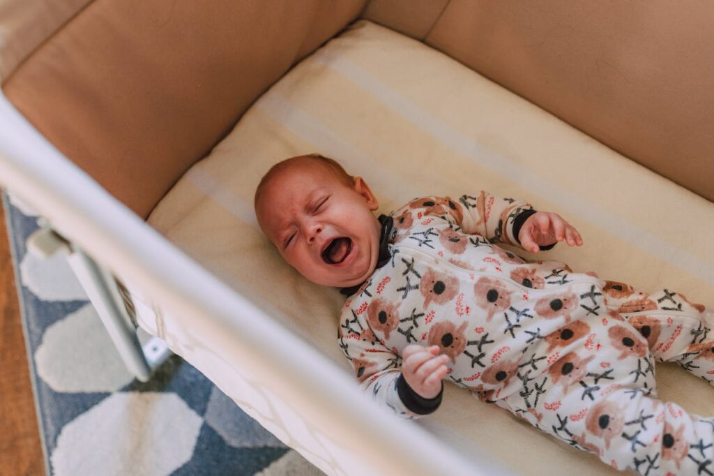 Mistakes parents make while transitioning baby swing to crib